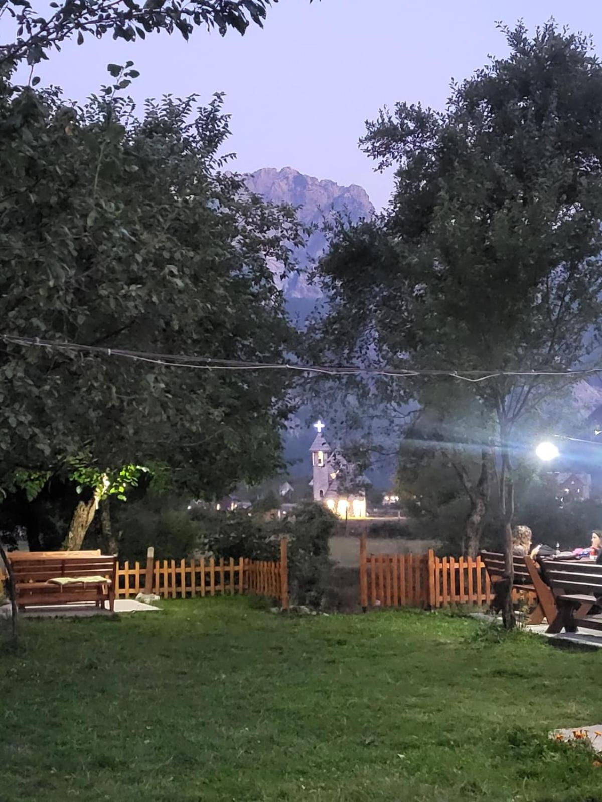 مبيت وإفطار Bujtina Pllumi ثيث المظهر الخارجي الصورة